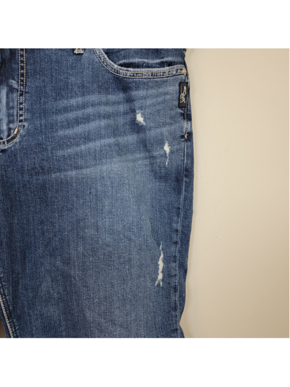 Silver 20 Suki Bermuda Medium Blue Wash Distressed Jean Shorts Mid Rise Relaxed - Picture 4 of 9